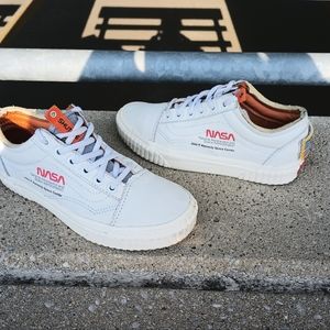 VANS NASA SPACE CENTER EDITION SIZE MENS 5 WOMAN'S 6.5